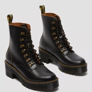🍂NWOT Dr. Martens LEONA WOMEN'S VINTAGE SMOOTH LEATHER HEELED BLACK BOOTS
